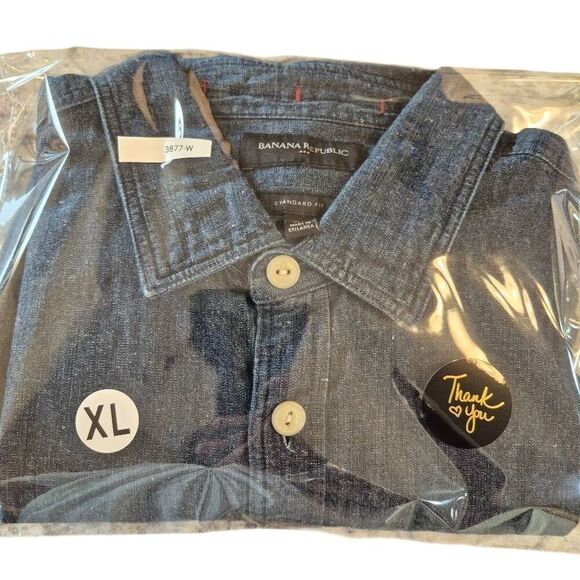 Banana Republic Men's Navy Cotton/Linen Chambray Short Sleeve Button Down Shirt - Picture 4 of 11